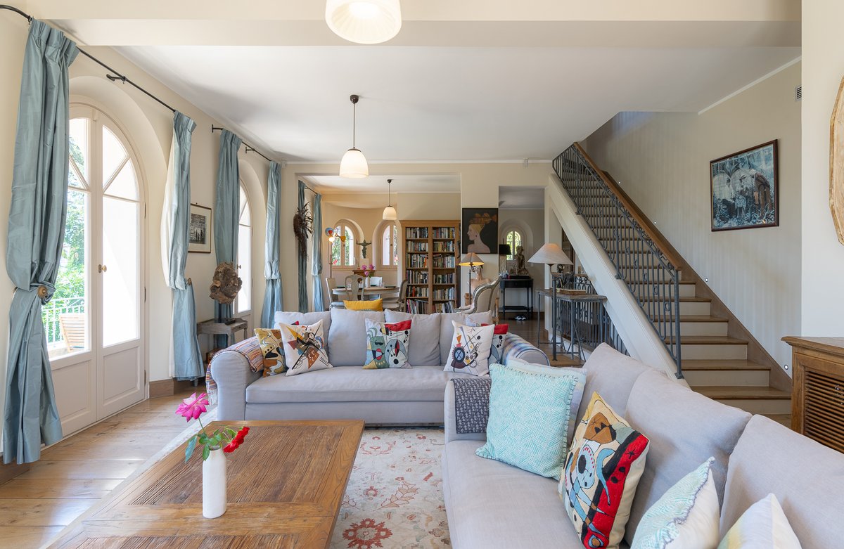 CotedAzurVillas's tweet photo. ✨ NEW | Villa Juliana | Cap d'Antibes ✨
Marvelous property with lovely seaviews | 4 bedrooms &amp; 4 bathrooms | Heated pool surrounded by garden &amp; terrace | 5-minute walk to the beach

Summer rentals only!

https://t.co/4HaFOlGiVs

#cotedazurvillas #capdantibes #holiday https://t.co/ncB3fxaSSC