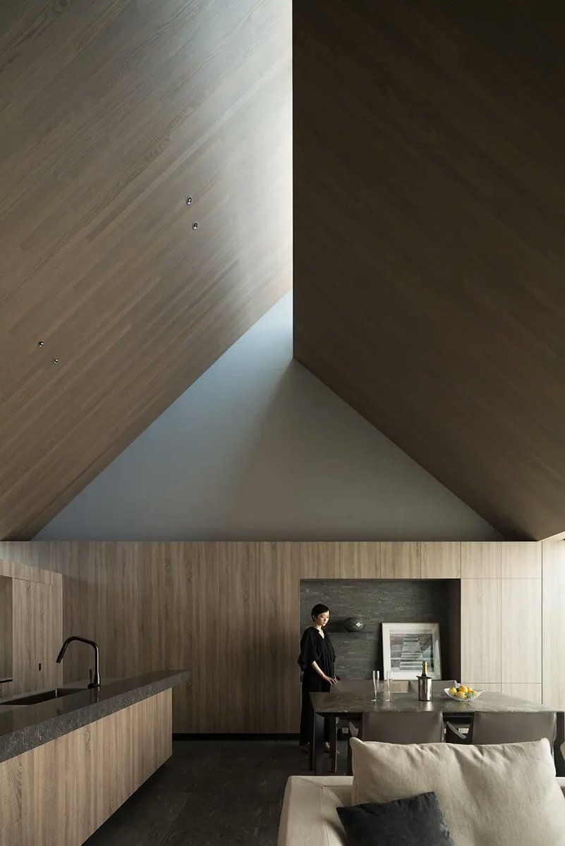 diffuse lighting + sloping volumes define apollo architects' new house in tokyo 
designboom.com/architecture/a…