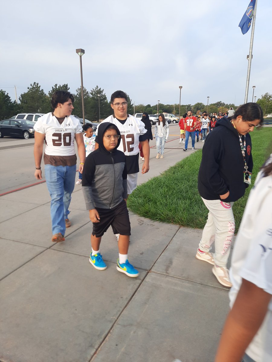 GCBuffsFootball's tweet photo. Buffaloes were also out at Bernadine Sitts Intermediate Center this morning participating in National Walk to School Day. Have a great day Bernadine Sitts!!!! #NationalWalktoSchoolDay https://t.co/iX3wU5VChG