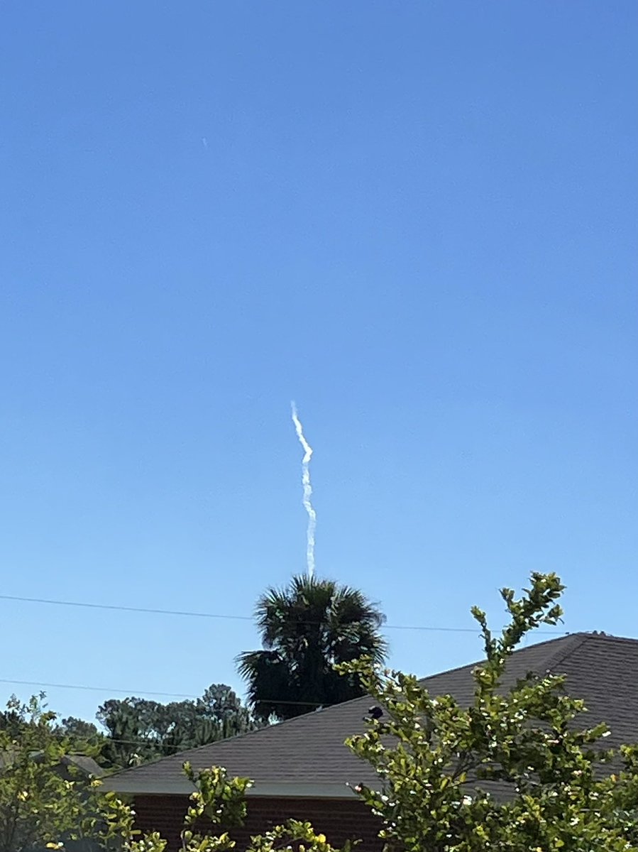 rufkutdiamnd's tweet photo. Picture perfect for Dragon launch from my backyard in Palm Coast. #DragonLaunch https://t.co/Vl5uuhTyOA