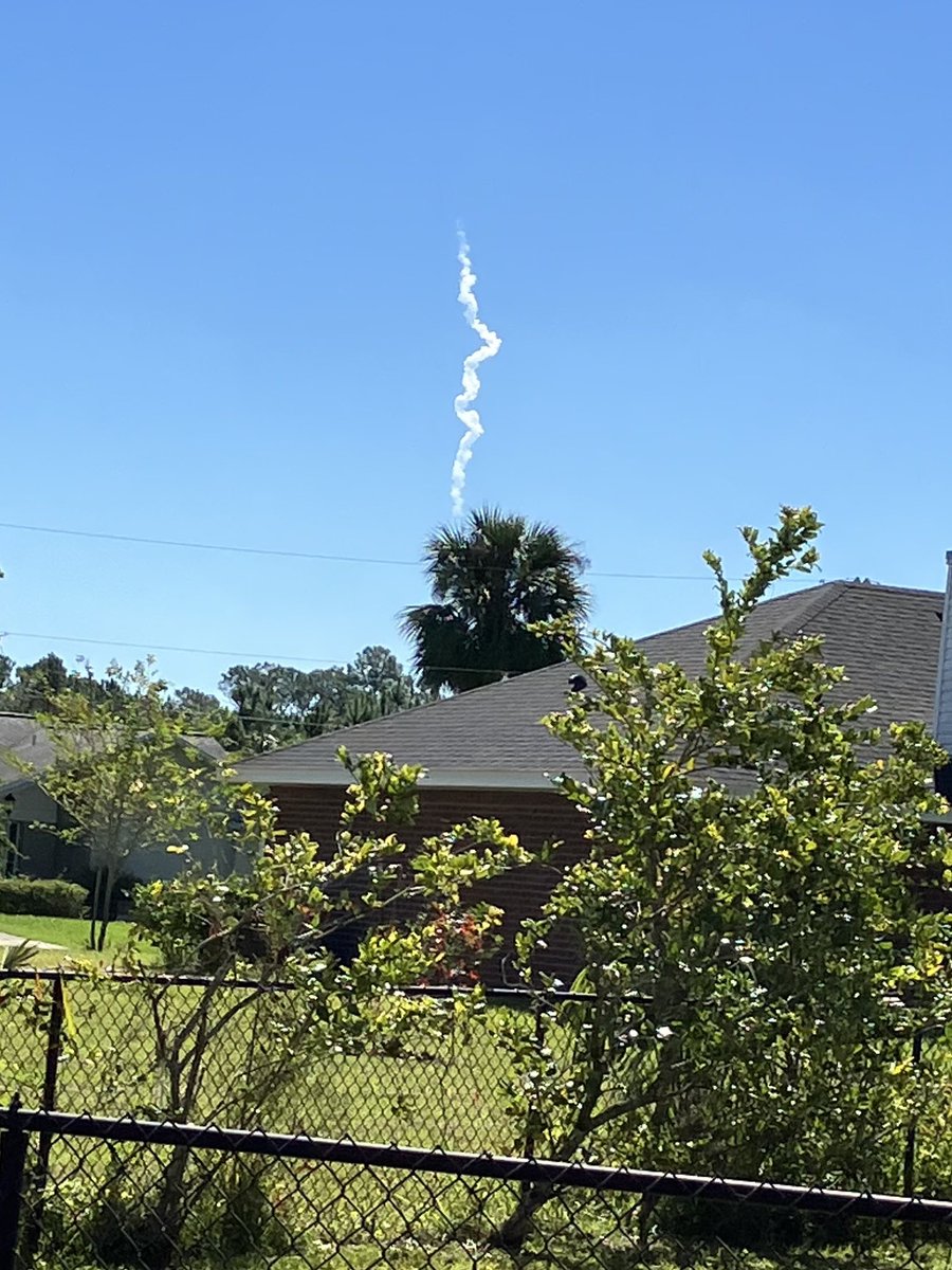 rufkutdiamnd's tweet photo. Picture perfect for Dragon launch from my backyard in Palm Coast. #DragonLaunch https://t.co/Vl5uuhTyOA