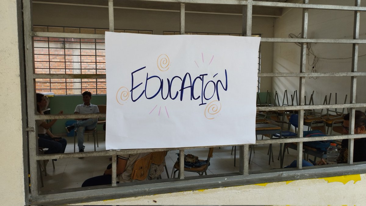 CucutaGobierno's tweet photo. Propiciamos 5️⃣ mesas de diálogo con los jóvenes representantes de cada corregimiento con el objetivo de focalizar todos sus aportes e iniciativas. 
#ConvenciónDeJóvenesRurales https://t.co/lXDKQIsfRX