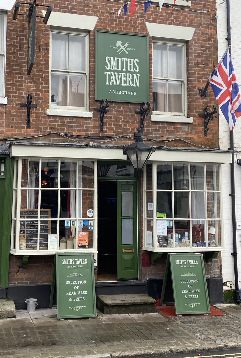 Great to catch up with BII Member Mark Grist at the Smiths Tavern in Ashbourne. A fantastic traditional community pub with a passion for superb beer and creating a place that is welcoming for all 👏👏👏 #notjustapub #HeartoftheCommunity <a href="/BIIandBIIAB/">The BII</a>