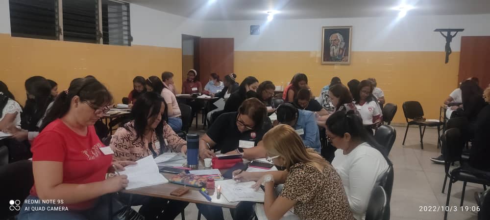 Nos complace poner a la orden los manuales que están alojados con guao.org de la autoría de docentes de <a href="/EducaMiranda/">EducaMiranda</a> y sentir la vocación y la alegría por querer dar lo mejor a nuestros niños.
¡Enhorabuena!