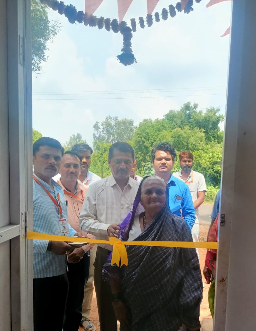 SELCOIndia's tweet photo. 3/3
"ಇಪ್ಪತ್ತೈದು ವರ್ಷಗಳಿಂದ ನನಗೆ ಆಧಾರವಾಗಿದ್ದ ಈ ಅಂಗಡಿಗೆ ಸೌರಚಾಲಿತ ವ್ಯವಸ್ಥೆಯಿಂದ ಬೆಳಕು ನೀಡಿರುವ ಸೆಲ್ಕೊ ಸಂಸ್ಥೆಯಿಂದ ನಮ್ಮಂತಹ ಇನ್ನಷ್ಟು ಜನರ ಬಾಳು ಬೆಳಕಾಗಲಿ..."
#ಪದ್ಮಾವತಿ_ನಿಂಗಪ್ಪ_ರೊಟ್ಟಿ
#selcoindiaa #SELCOFoundation #kvgbank #solarlight #solarfridge https://t.co/dTlj8ib28x