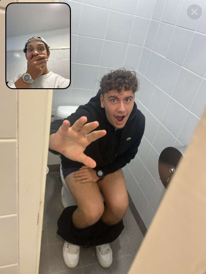 BestBeReal's tweet photo. #BeReal Scene in the toilet, what a great timing 
@MatLaMenace883 https://t.co/hY9S0Su59R