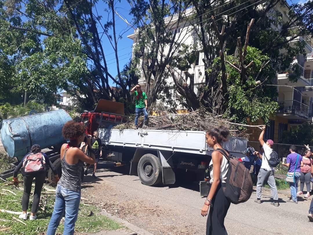 RPolancoF's tweet photo. #TodosJuntos este 8 y 9 de octubre a la Jornada Nacional de Trabajo Voluntario en el aniversario 55 de la caída en combate del Che, principal promotor del trabajo voluntario en #Cuba.

A recuperarnos de las afectaciones del huracán Ian con más producción.

#FuerzaCuba https://t.co/gdujxpgHl9