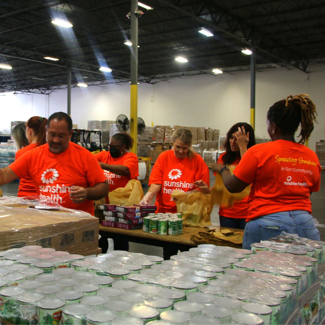 FarmShareFL's tweet photo. The display of support from our partners has been great. Our friends at Sunshine Health have decided to send us $25,000.00 for hurricane relief and their army of volunteers to help us fill bags of food at our Jacksonville warehouse! Thank you!
#Sunshinehealth #Farmshare https://t.co/8hyLQF8RJO