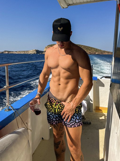 should i keep the pubs? https://t.co/18ynnLB8NL