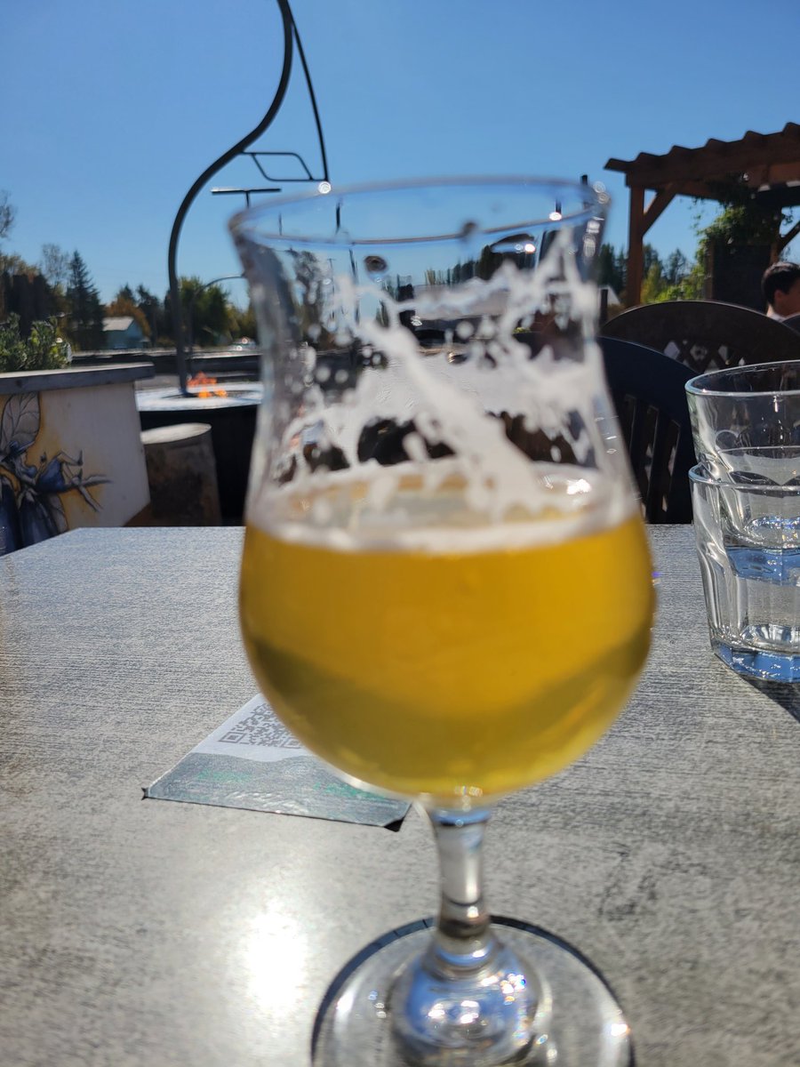 PrincessPilsner's tweet photo. Pils Pas Pils at La Souche brewery in Stoneham Quebec.. although not strictly a pilsner it is #PilsnerPrincessApproved. 
Gotta go... need to drink! https://t.co/3SmHm254uA
