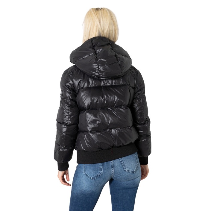 ModamenteCom's tweet image. Armani Exchange
• Colore: nero
• Fantasia: monocromo
• Chiusura: zip e bottoni automatici
• Maniche: lunghe
• Colletto: cappuccio
• Tasche: tasche anteriori
COMPRA ADESSO SU WWW.MODAMENTE:COM