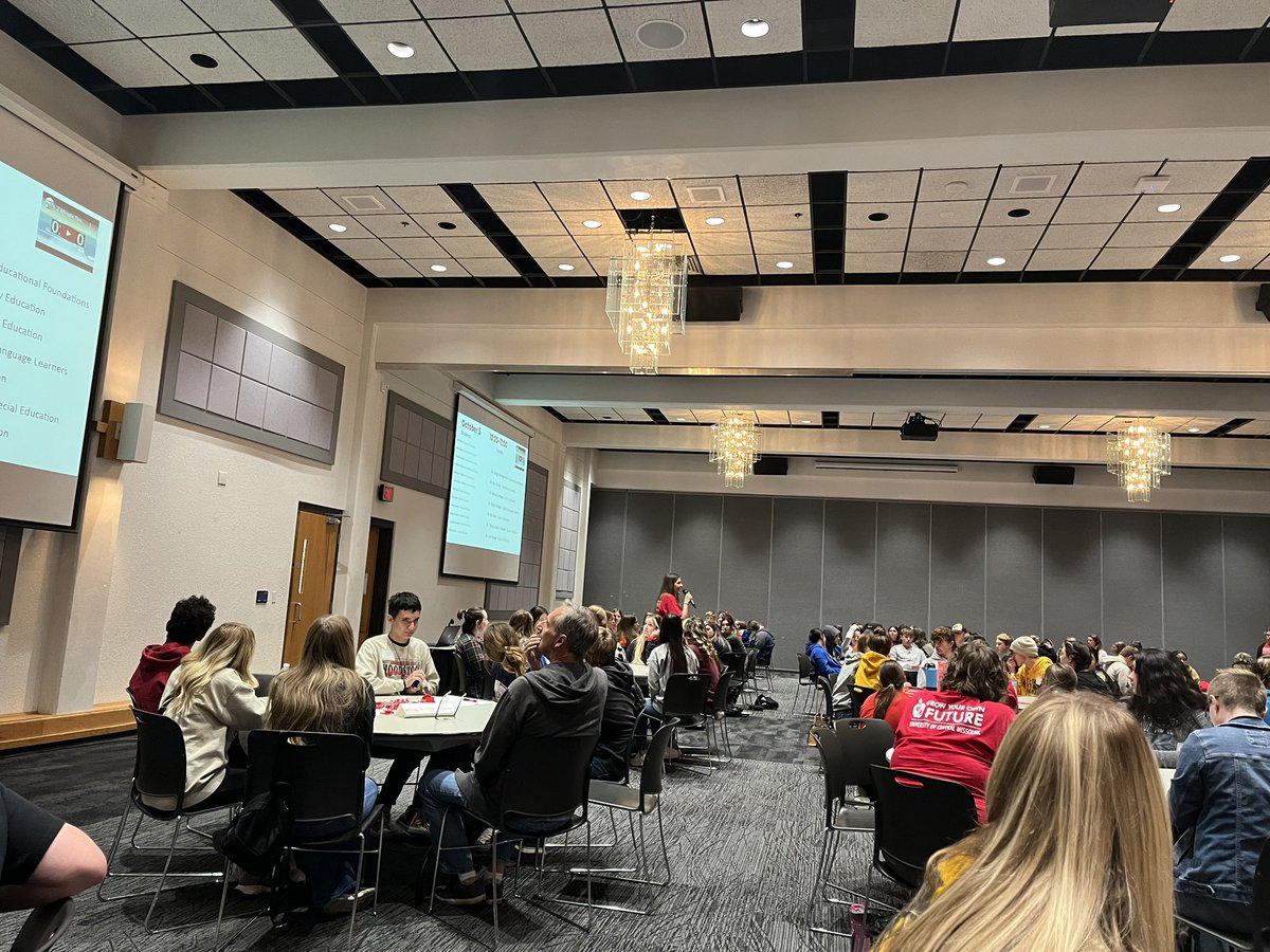 UCMSchLibs's tweet photo. Dr. Burress talked to middle and high school students about being future school librarians today! Packed house and positive energy!! #ucm_fta22 #growyourownfuture https://t.co/PoJYcgzWYl