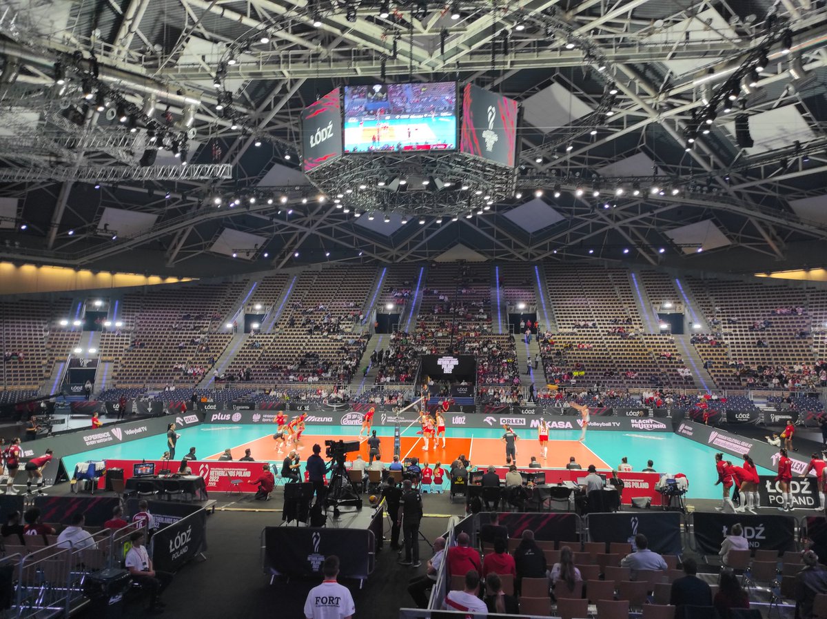ksedzicki's tweet photo. Ależ seria Ebrar Karakurt w końcówce! Turcja wygrywa - wydawałoby się - przegranego seta #TURCAN #WWCH2022 https://t.co/8HxDtBqqcs