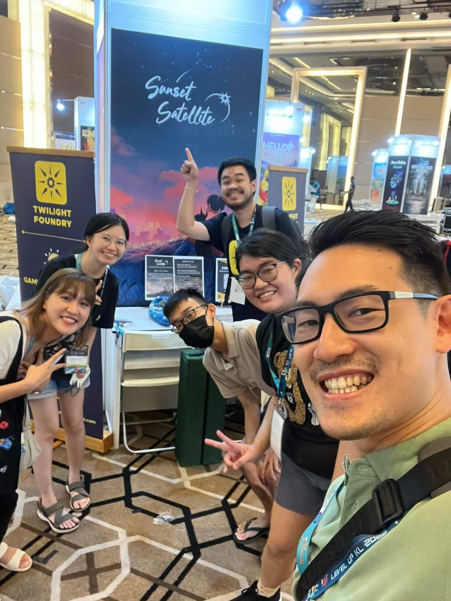 antarnis_'s tweet photo. Brought the peeps from @togeproductions @MojikenStudio @PendopoStudio and @MelonCatGames to taste a piece of the local culture and turned them into believers :'D glad you guys loved it! ✨ https://t.co/9A0KlqGqu8