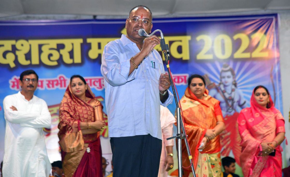 Chandrakar_Ajay's tweet photo. आज #विजयादशमी के पावन अवसर पर कुरूद के दशहरा मैदान में रावण दहन का कार्यक्रम संपन्न हुआ...
राम मंडली द्वारा #रामलीला का आयोजन हुआ तथा श्री राम लक्ष्मण की आरती कर उनसे आशीर्वाद लिया...
सभी को बुराई पर #अच्छाई की जीत के प्रतीक विजय_दशमी की हार्दिक शुभकामनाए...
ll 🙏जय श्री राम🙏 ll https://t.co/A7UVNqYKcy