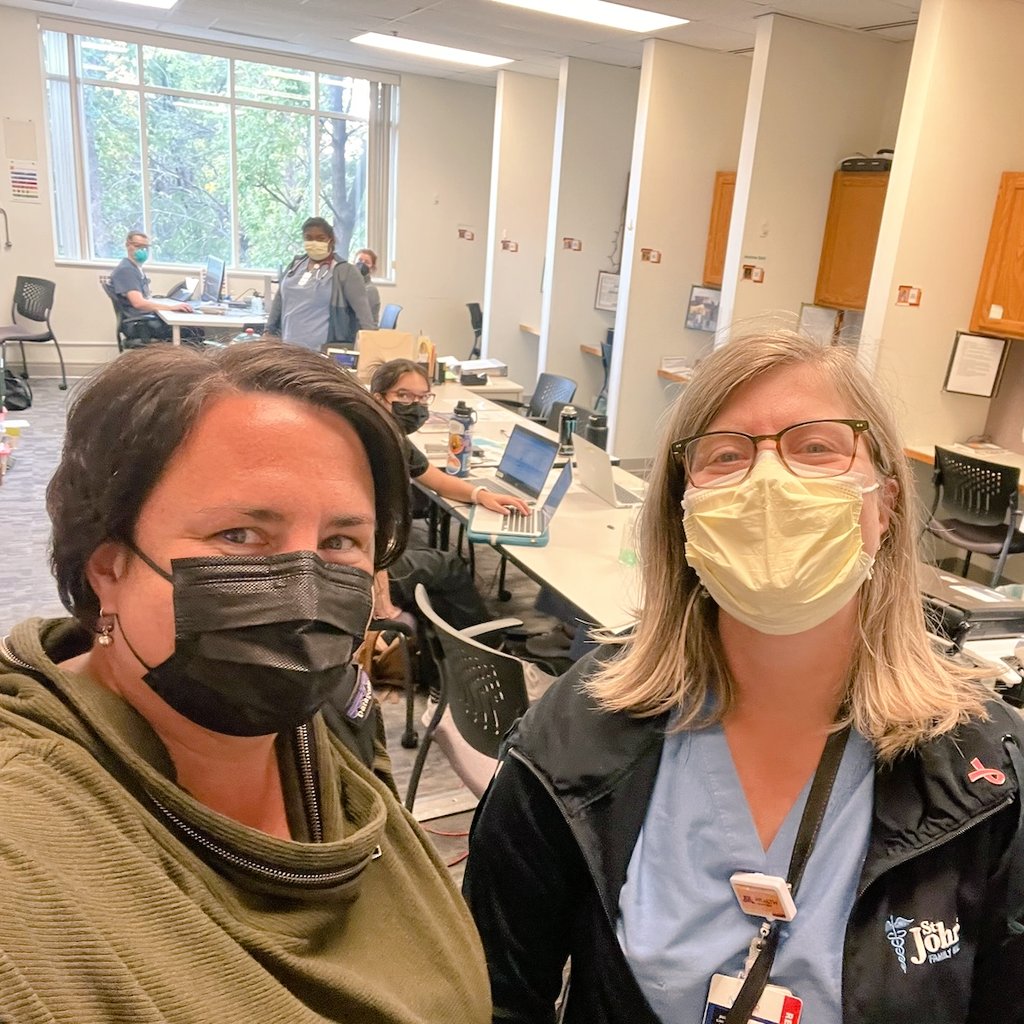 MNFamilyDocs's tweet photo. MAFP CEO @mariahuntley1 visiting with @AWSmithsonMD &amp; @stjohnsfammed at Phalen Village Family Medicine Clinic in St. Paul. Such an incredible program of passionate #FMRevolution-aries! #MAFPAdvocacy #FMRising https://t.co/0eCUjKKVyz