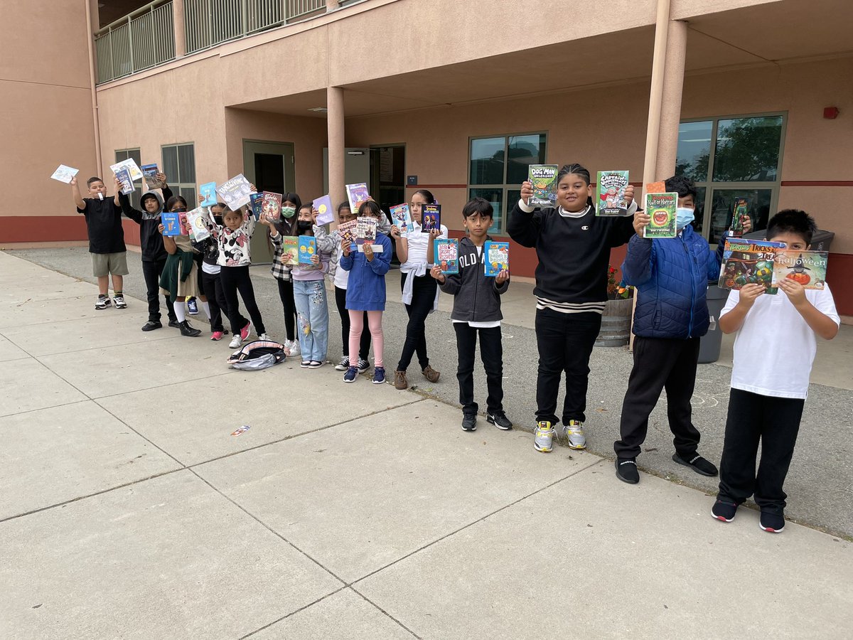 msbteach1's tweet photo. We love our library day! #library #welovebooks #books❤️ https://t.co/1dRJ0ZRfQo