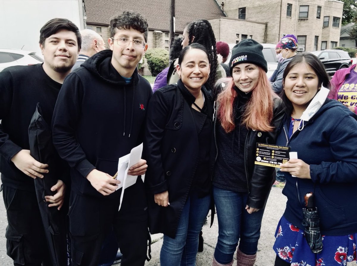 LaColmenaNYC's tweet photo. โ๏ธLa Colmena & Staten Island today stood in solidarity with Staten Island Starbuck Workers @SBWorkersUnited โ๐ฝ #NoUnionBusting @cwa1102 @1199SEIU @CentralLaborNYC https://t.co/EMgATsqmw7