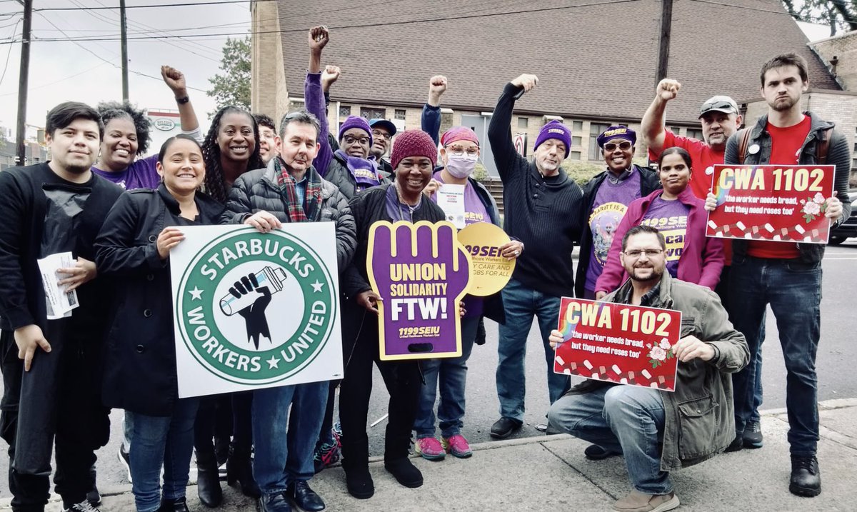 LaColmenaNYC's tweet photo. โ๏ธLa Colmena & Staten Island today stood in solidarity with Staten Island Starbuck Workers @SBWorkersUnited โ๐ฝ #NoUnionBusting @cwa1102 @1199SEIU @CentralLaborNYC https://t.co/EMgATsqmw7