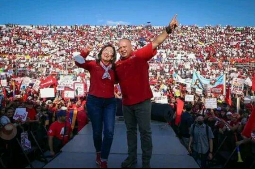 AlvarezDaniel58's tweet photo. Este 3 de Octubre SINTRAPEMLAG acompañó al Acto de Juramentacion Región Zulia, a los líderes de UBCH y CLAP. Con la presencia de Diosdado Cabello y @jaquelinefarias https://t.co/De13br9omK