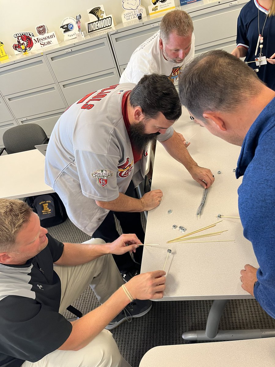 fzeactivities's tweet image. Lion coaches learning how to Win the Mental Game! #manyprogramsonepridE