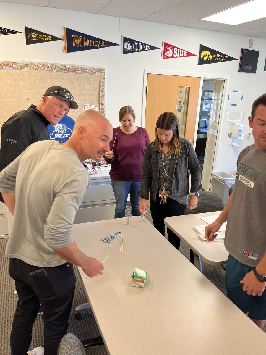 fzeactivities's tweet image. Lion coaches learning how to Win the Mental Game! #manyprogramsonepridE