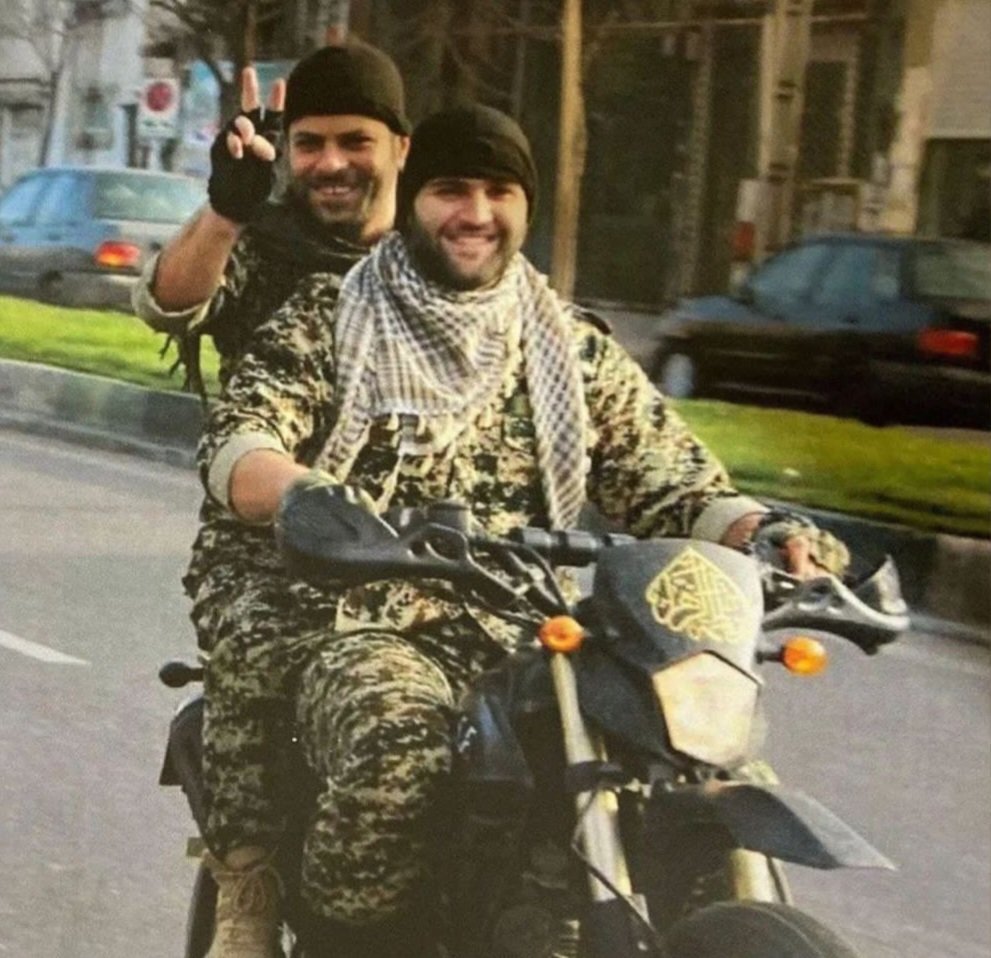 mhshidmm's tweet photo. سرکوب گران رشت
شناساییشون کنین
#مهسا_امینی https://t.co/1QoyvoF5kI