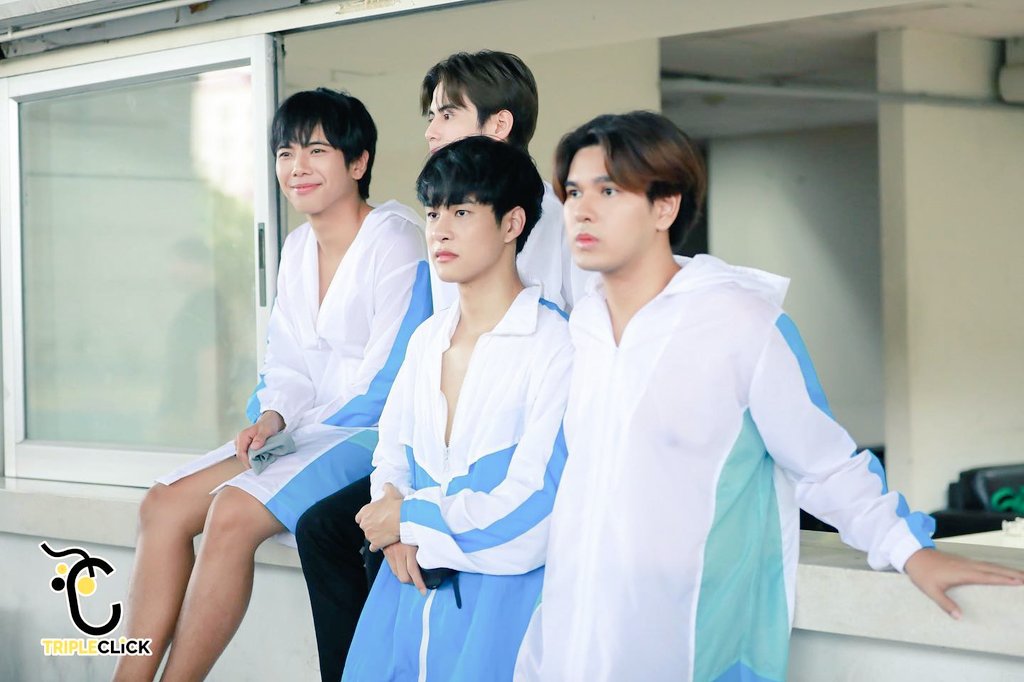 Novaibh's tweet photo. Curious kid of #BetweenUsTheSeries waiting fir their turn for swiming .....

#ArtPakpoom #babyhearts #thailanbl #studiowabisabith https://t.co/KFs22BruMh