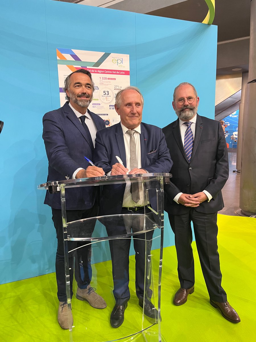 laurent_sceaux's tweet photo. Au congrès de la @FedEpl à @villedetours, avec #PatrickJarry : « Les EPL sont des outils efficaces du #ServicePublic, entièrement maîtrisés par les élus politiques. Il est temps que la haute administration sorte enfin de sa défiance à l’égard de l’économie mixte » https://t.co/PueoRJZVCv