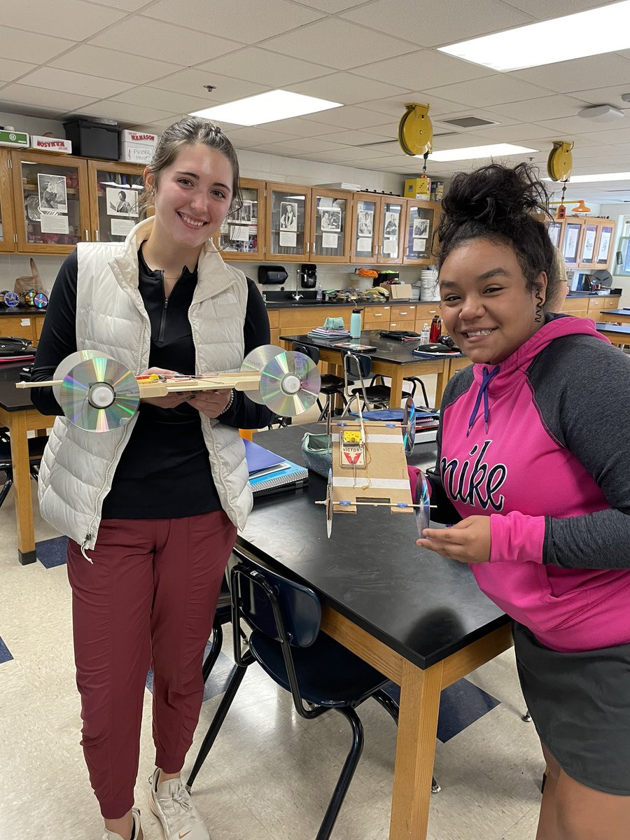 DebbieGerstner's tweet image. Physics project day!  @EAST_HAWKS #theEASTway