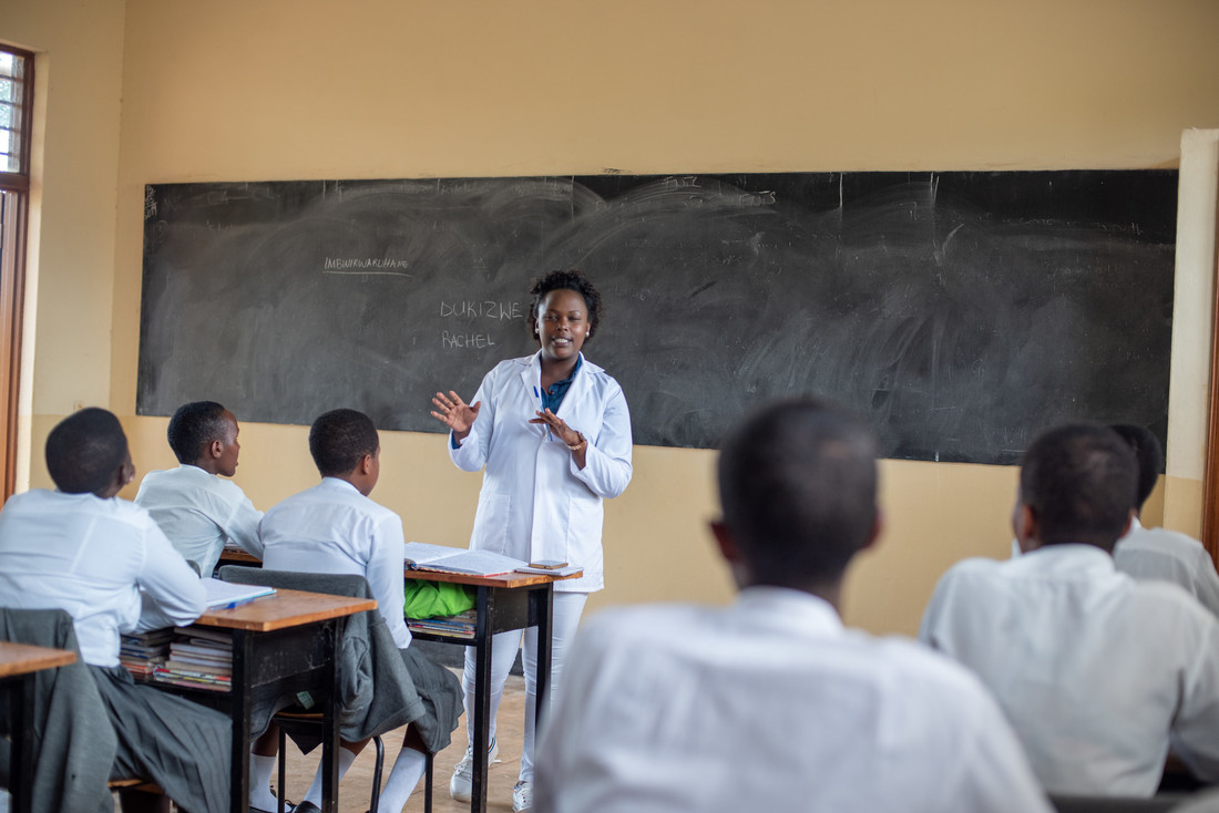 MastercardFdn's tweet photo. Quality education begins with quality educators. That means investing in well-trained, motivated teachers who will prepare young people to succeed in work and life. 

#WorldTeachersDay #InvestInTeachers https://t.co/N1JvzMznbn