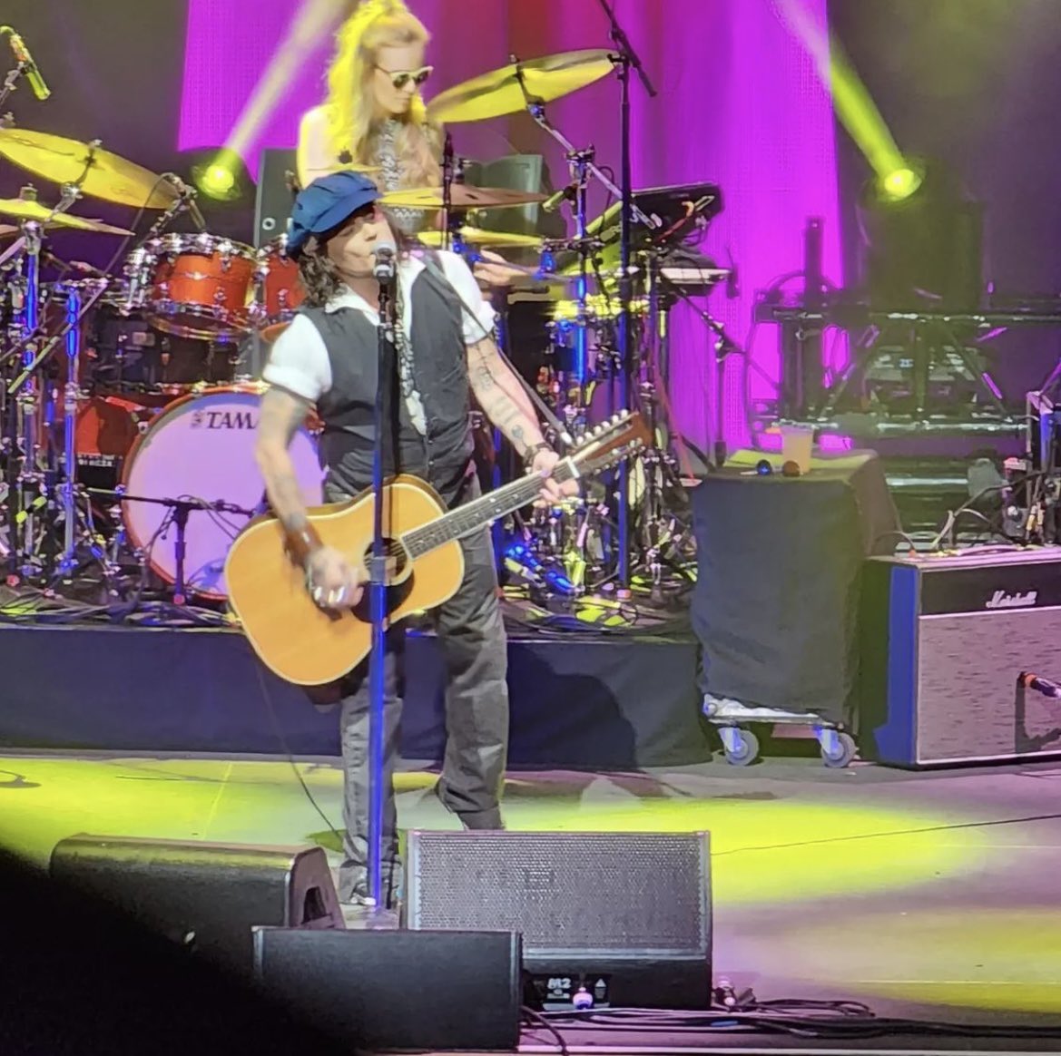 srod_es's tweet photo. 🇬🇧 Johnny Depp and Jeff Beck on the stage of The Anthem last night in Washington DC.
🇪🇸 Johnny Depp y Jeff Beck en el escenario de The Anthem anoche en Washington DC.
📸 Credit to @amymartinlvstpb (IG)
#SROD #johnnydepp #actor #musician #director #jeffbeck https://t.co/LvozOOwiP4