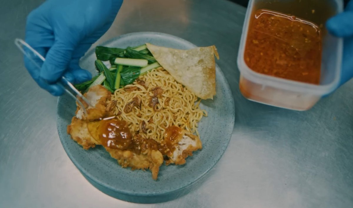 salah bener nonton documenter-nya indomie jam segini