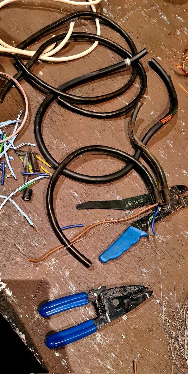 Great interactive day with @stageleeds @UniversityLeeds, @UniLeedsCulture @SAIL_Leeds discussing the realities, challenges & opportunities for creative sustainable arts practice in a changing world. Particularly enjoyed playing with pliers & wires. There's a show title in that!