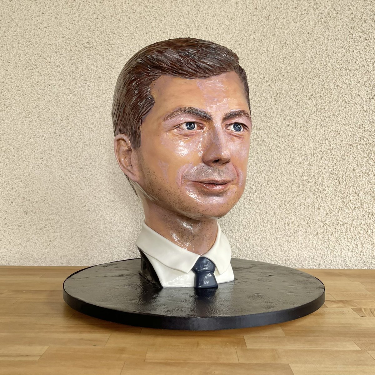 CakeSuperhero's tweet photo. Hello Im Back! Hi Pete #petebuttigieg https://t.co/Zx1BsK9UTX