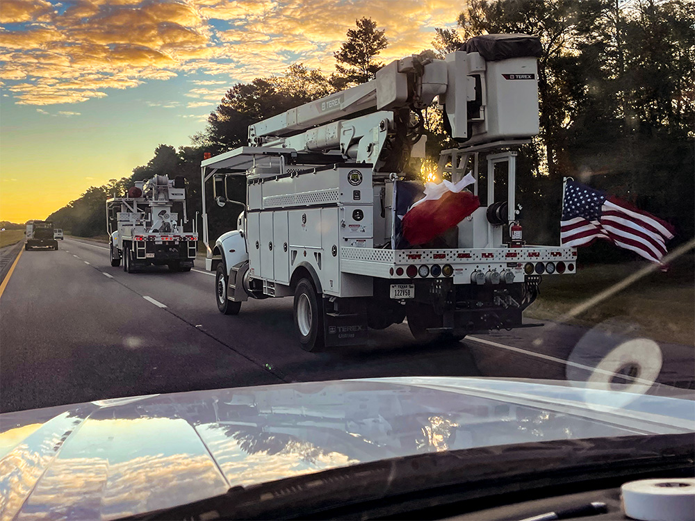 CoServ linemen are heading to Fort Myers today to help Lee County Electric Co-op, one of the areas hit hardest by Hurricane Ian. The co-op still has 55 percent of its members without power. 

Follow more updates
coserv.com/News/CoServ-Ne…