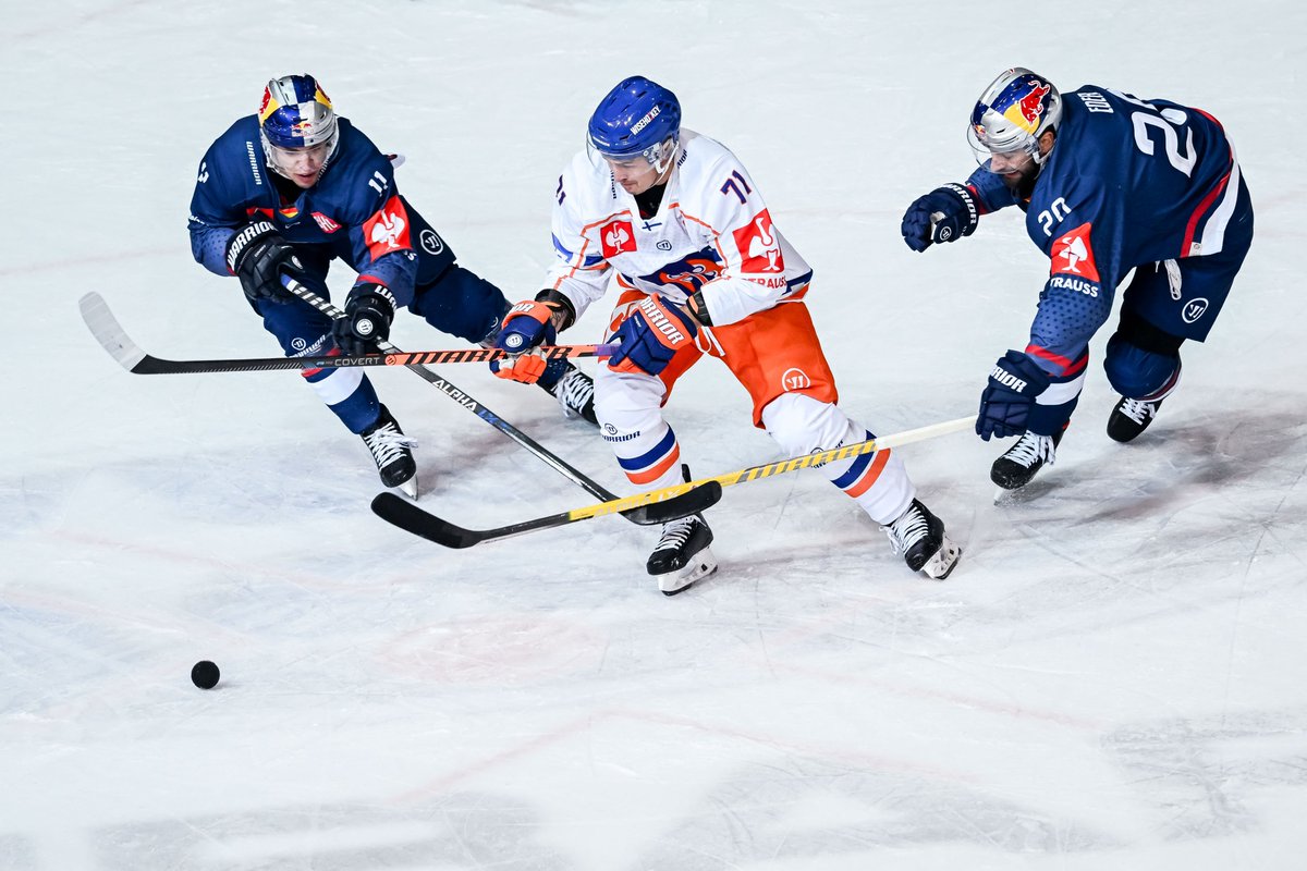 RedBullMuenchen's tweet photo. #RBMvsTAP 1:1 (20.) 🏒
Remis nach 20 Minuten in einem ausgeglichenen Anfangsdrittel. Die läuferisch und technisch starken Finnen mit dem etwas besseren Start. Dann aber haben sich die #redbulls reingearbeitet und durch Andi Eder auf 1:1 gestellt. #miiinga #championsgobeyond https://t.co/lKjfFXgZ5D