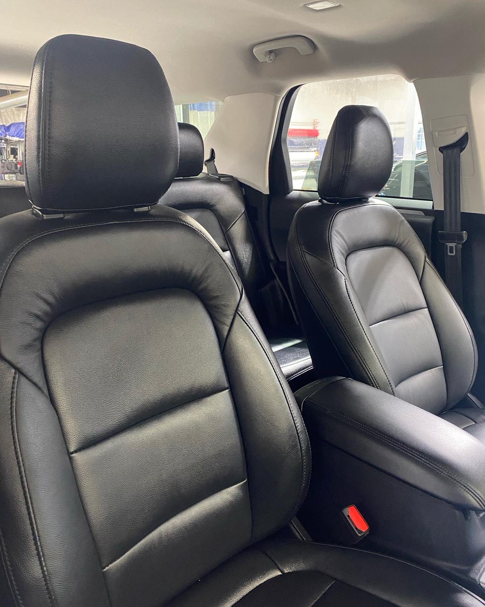 AutoActionNJ's tweet image. Black out package &amp;amp; black leather seats for this rainy Wednesday morning! Immediately elevates the cars look to a sleeker style! Call the number in our bio today for your cars quote! #blackedoutcars #leatherseat #sleekcars #sexycar #blackroof #drivingyourlifestyle #autoaction
