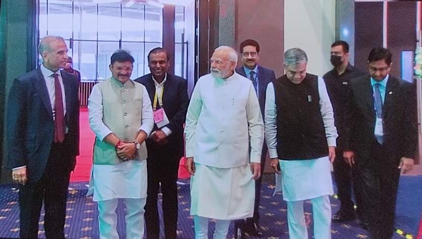 BsnlUnionMh's tweet photo. Reliance JIO- अंबानी जी
Airtel-  मित्तल जी
Vodafone- बिर्ला जी
का साथ और टेलिकॉम क्षेत्र का विकास ।
इसे केहते सच्चा विकास, बाकी बकवास ।

अब कौन करेगा BSNLका विकास ?
2G और 3G से होगा विकास ?
@PMOIndia
@DoT_India
@BSNL
@sneachq
@aigetoachq
@SNATTACHQ
@Naman_BKN 
@BSNL_ka_Bandhan https://t.co/qc6L4Z7ZK7