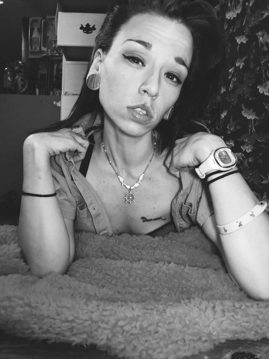LilBittyKitty2's tweet photo. Looking for a professional cake piper 👅🍑🥒 #onlyfans https://t.co/Y8snFiBref https://t.co/58ib2U3V7J