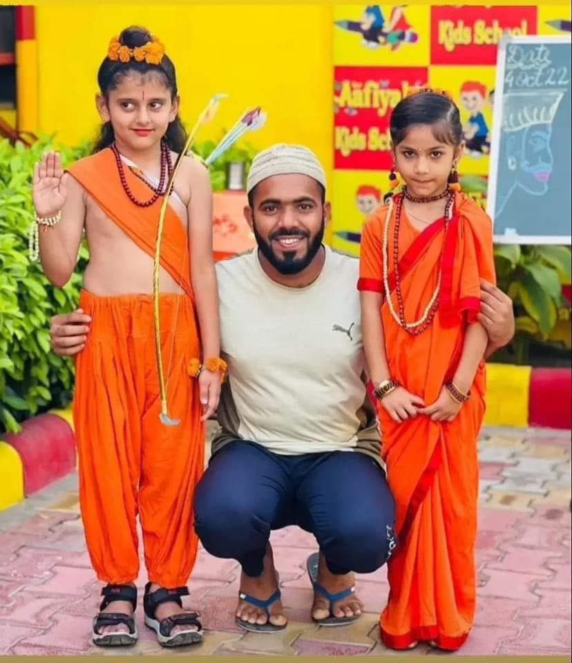 AliAzmi26046594's tweet photo. भारत से पैदल हज करने के लिए निकले शिहाब की ये तस्वीर आज के नफरत भरे माहौल में एक खुबसूरत पैग़ाम दे रही है। https://t.co/Hedl6Ayyr5