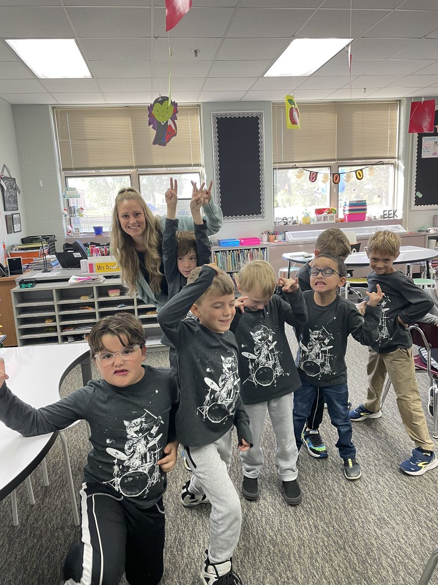 Look at all these rockin’ cats on twin day!! 😻