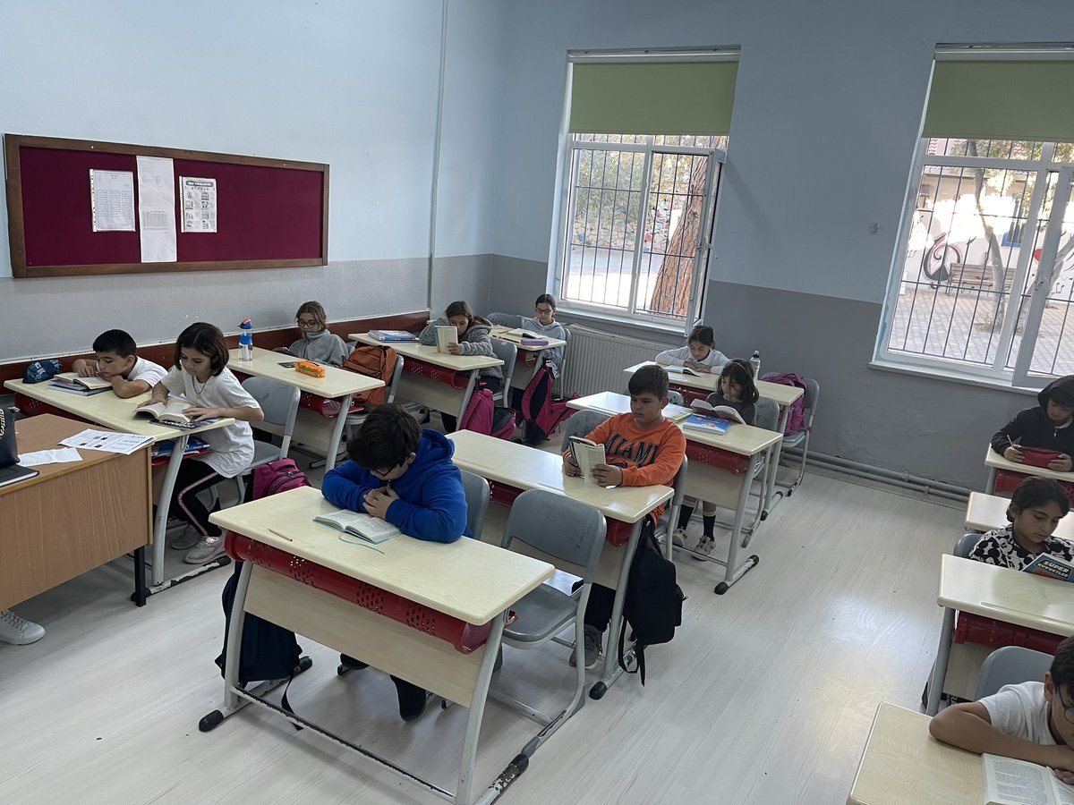 “ Allah Hz. Muhammed'e (sav) ilk  okumayı emretti.”Rabbinin adıyla oku' emri dünyayı baştan aşağıya değiştirdi. Okuyan müminler, cahiliye devrini, Asr-ı Saadet'e çevirmeyi başardılar.Çizgi projesi kapsamında okuma saatlerimiz 4 yıl olduğu gibi bu yıl da hız kesmeden devam ediyor.