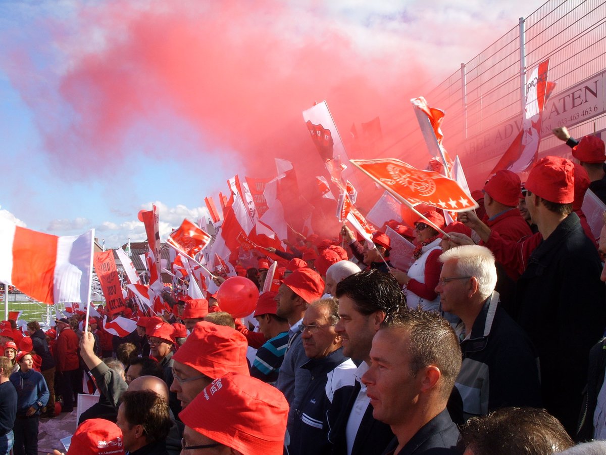VVIJV's tweet photo. 90 JAAR | Supportersclub NAS en IJsselmeervogels Events slaan handen ineen https://t.co/6mY3zUWqG6 https://t.co/sz5iEaa1Hc