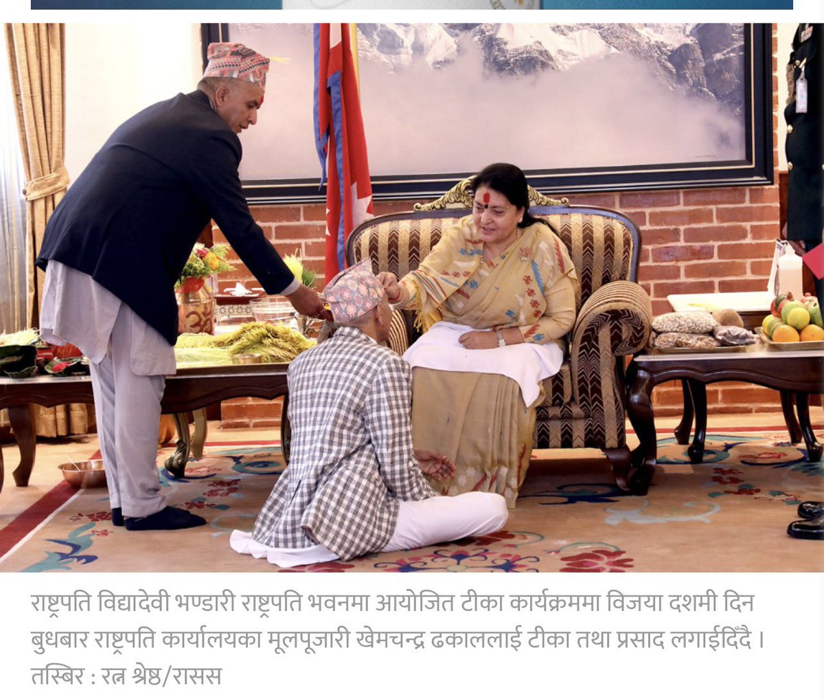 amritna's tweet photo. यो देशमा पछिल्लो जनआन्दोलन यही देख्नलाई भएको हो भन्ने लाग्दैन। बयलगाडा चढेर अमेरिका पुगिन्न भन्नेहरुका अलग कुरा। तर यो दृश्य त झुरै हो। बुझ्नेले नबुझेको हो कि बुझाउनेले नबुझाएको? मदन भण्डारीसँग माफ कसले माग्ने? https://t.co/5PLwWtNK1i