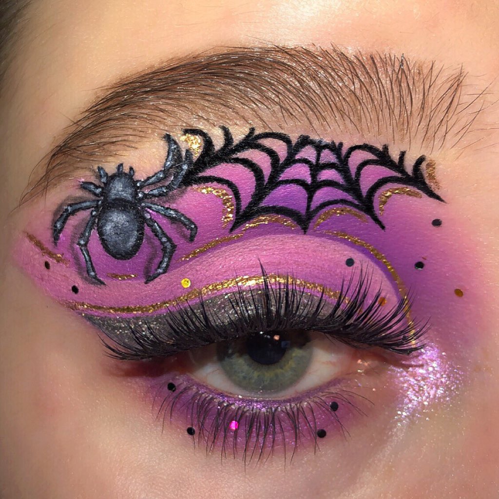 Makeupbyrabe2's tweet photo. Same look, 2 years apart🕷 https://t.co/2Pb9WAhsDK