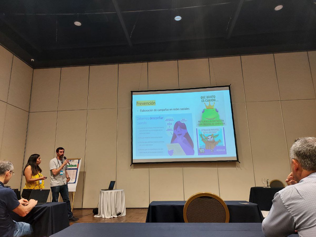 InternetBo_org's tweet photo. En el #LACNIC38, @luanjanel y @deimidis presentando nuestro Centro #SOSDigital, la línea de ayuda 📞y nuestra experiencia acompañando a personas que sufren violencias digitales de género.
¡Un orgullo para nuestra Organización! https://t.co/bUTL43x5wn