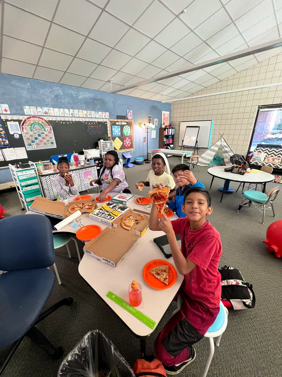 MsDunnHCES's tweet photo. Finding small ways to celebrate successes and build relationships! 🍕 lunch for my 5th graders just because they’re rocking it this year 🤩 https://t.co/2ocbwBTMBH