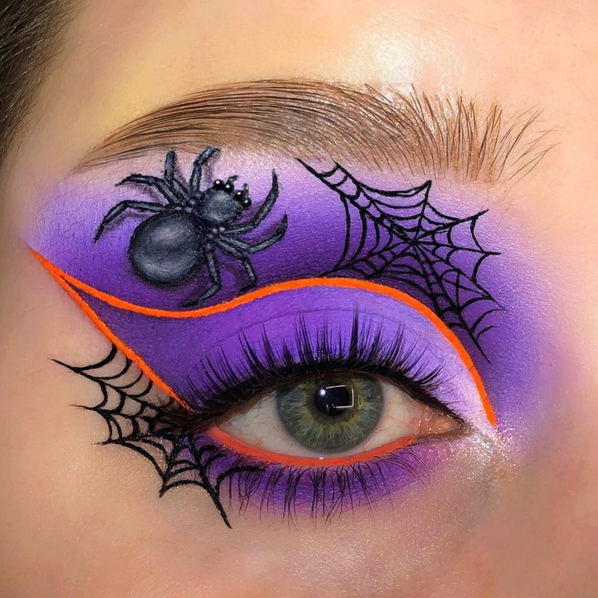 Same look, 3 years apart🕷