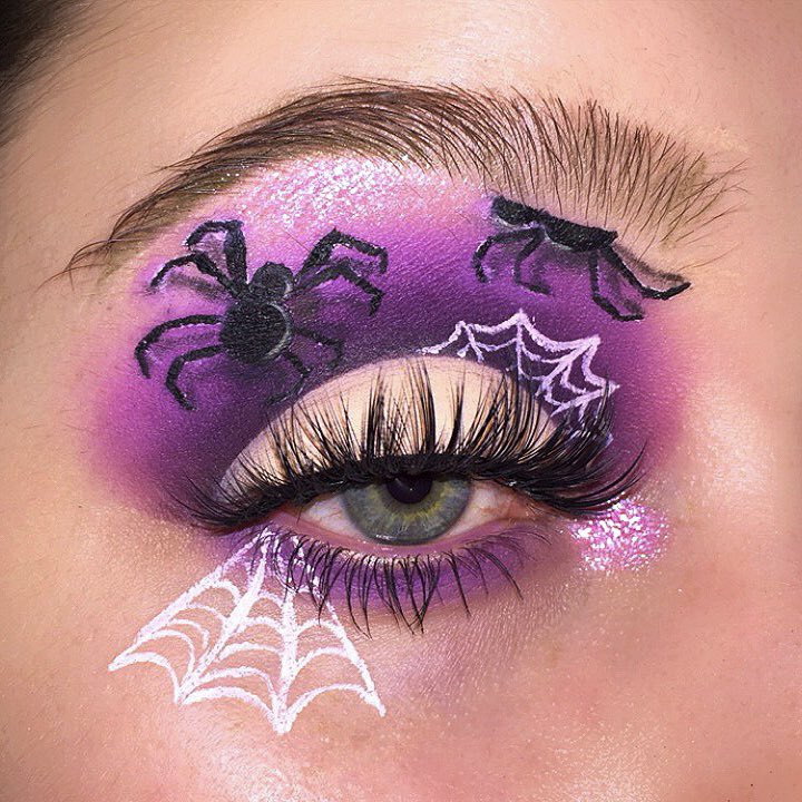 Makeupbyrabe2's tweet photo. Same look, 3 years apart🕷 https://t.co/RHt8dt2vZb